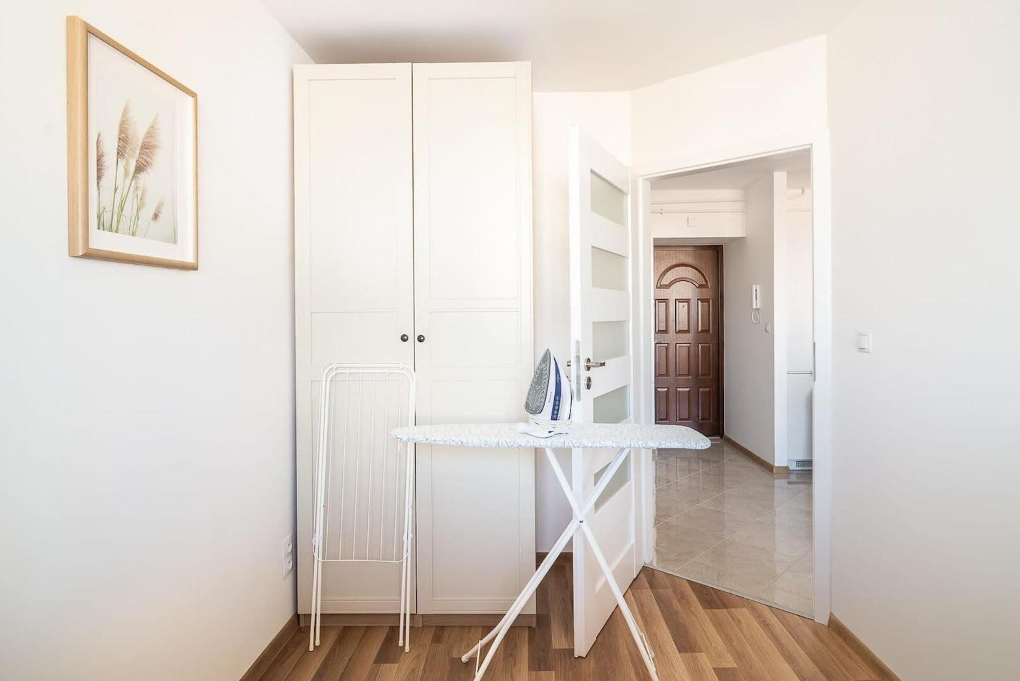 Navy Aesthetic Apartment With Balcony By Noclegi Renters Warszawa Eksteriør bilde