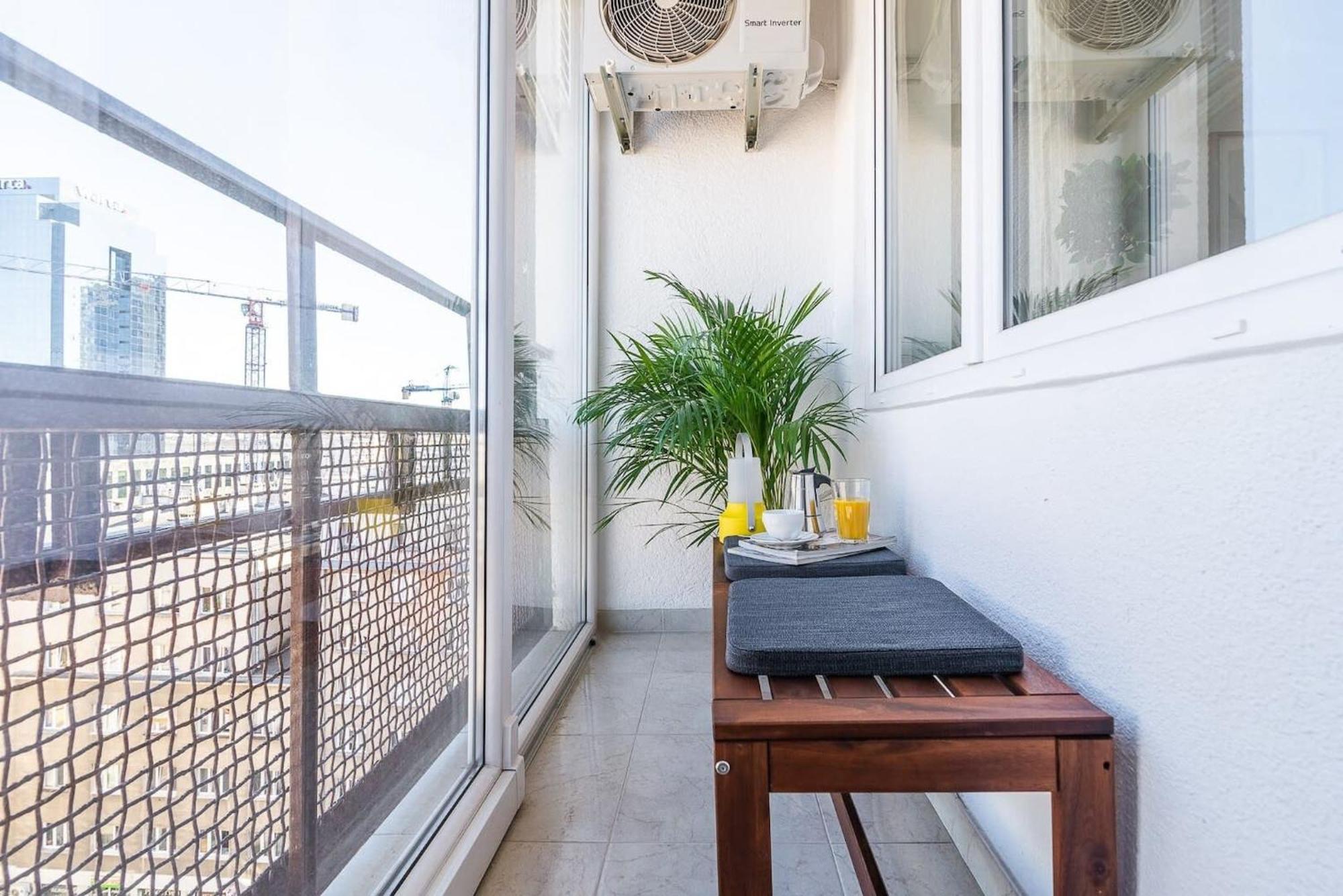 Navy Aesthetic Apartment With Balcony By Noclegi Renters Warszawa Eksteriør bilde